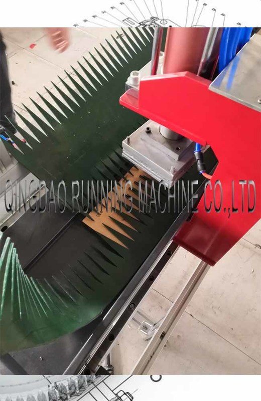 Sharp 1600mm PU PVC Conveyor Belt Slitting Machine V Finger Punching